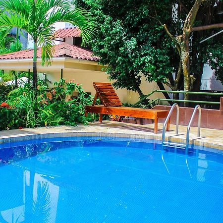 Amazon Hotel Iquitos Exterior foto