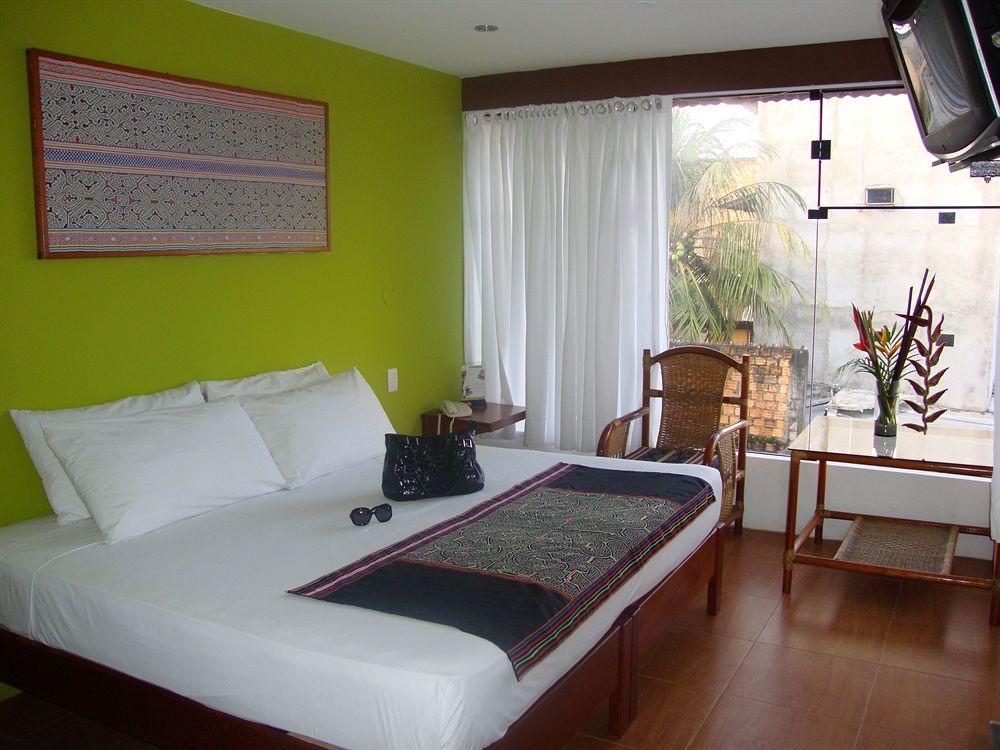 Amazon Hotel Iquitos Exterior foto
