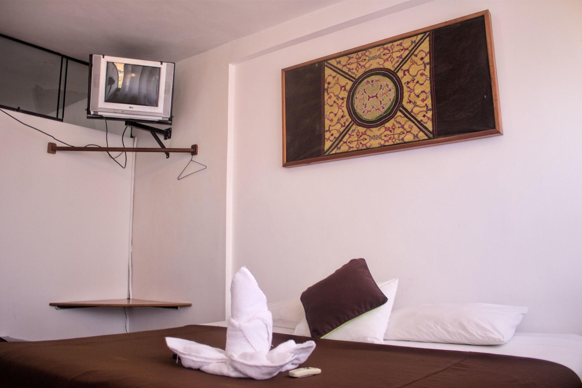 Amazon Hotel Iquitos Exterior foto