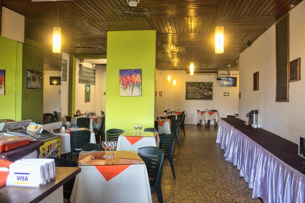 Amazon Hotel Iquitos Exterior foto