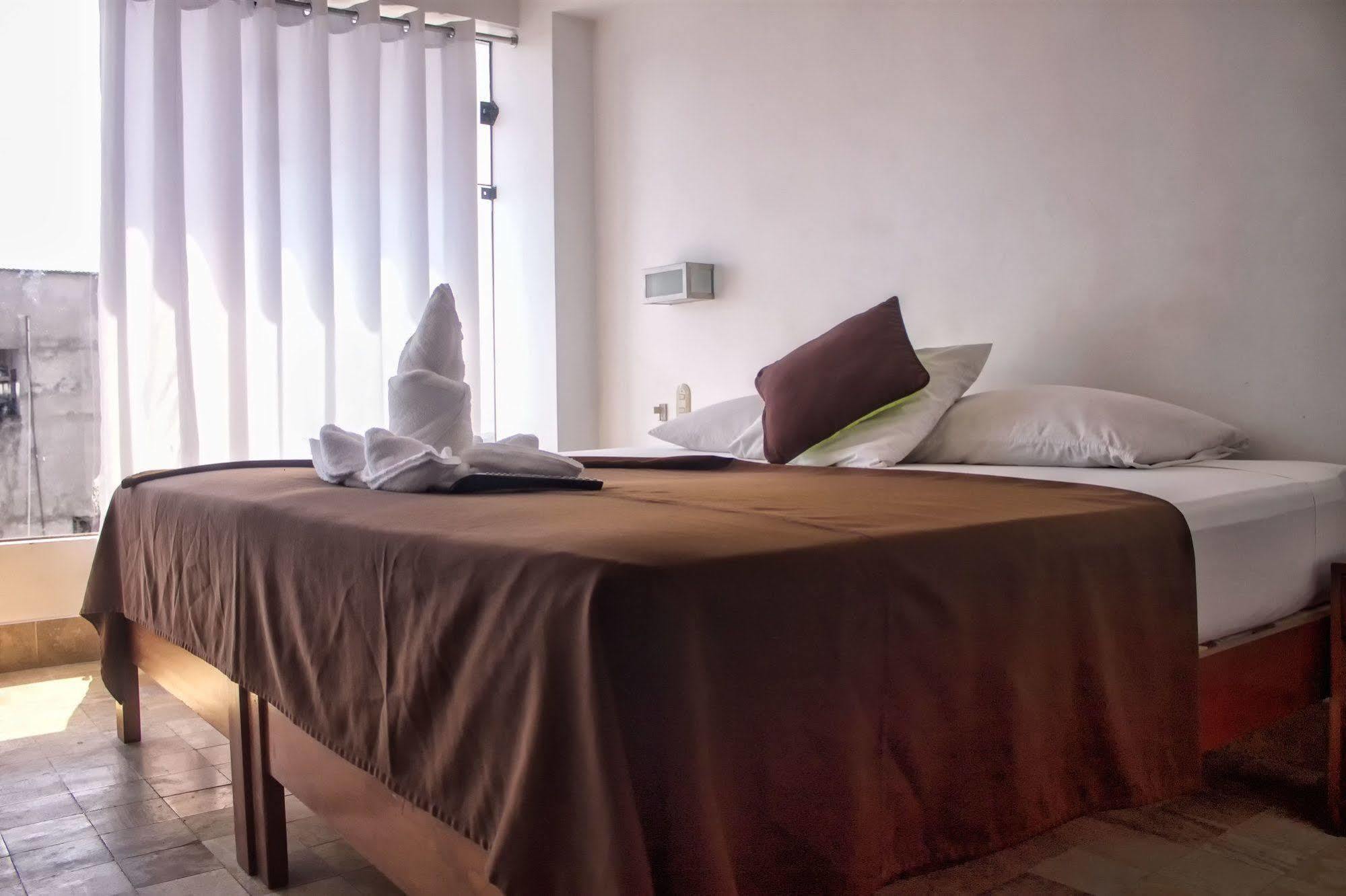 Amazon Hotel Iquitos Exterior foto
